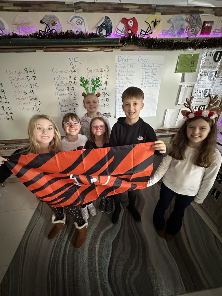 Students posing with Cincinnati Bengals flag