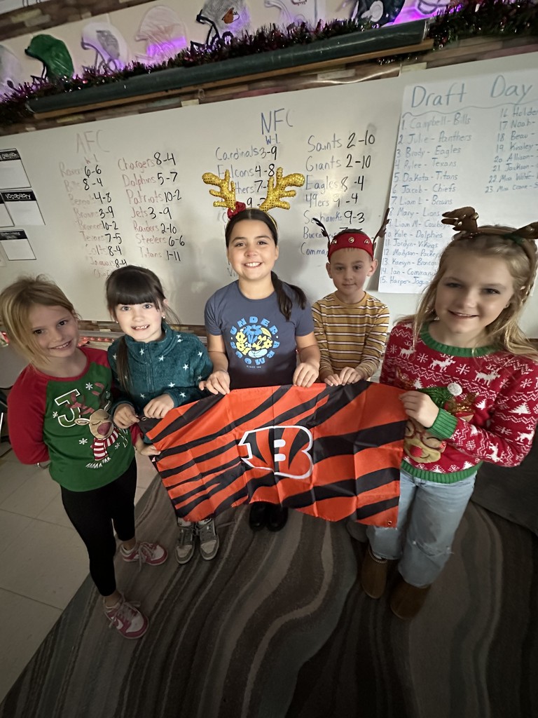 Students posing with Cincinnati Bengals flag