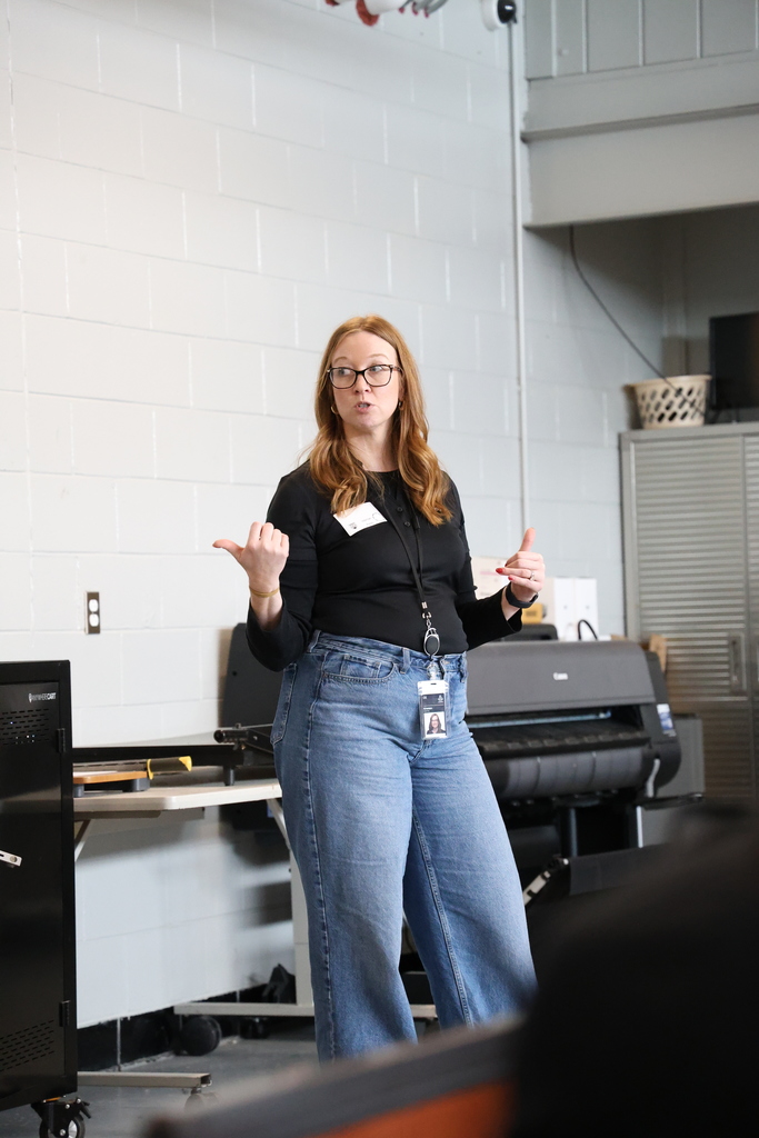 Speaker from Anduril talking to students