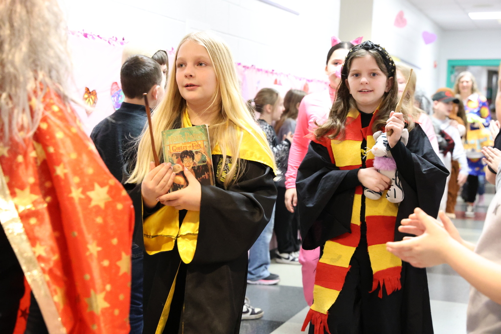 two female students dressed like Harry Potter