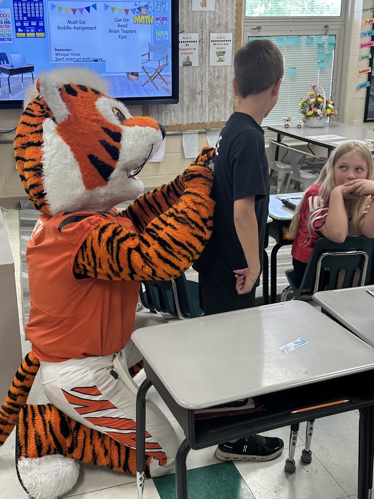 Cincinnati Bengals mascot signing a young boy's black tshirt