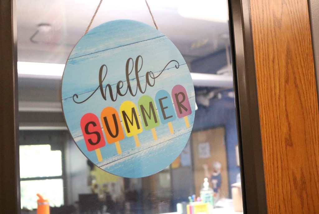 Hello summer sign on door