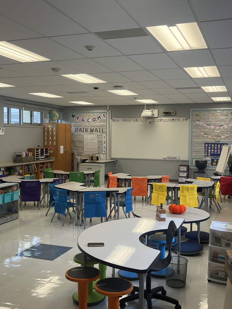 This first grade classroom looks beautiful. All clean and shiny. 