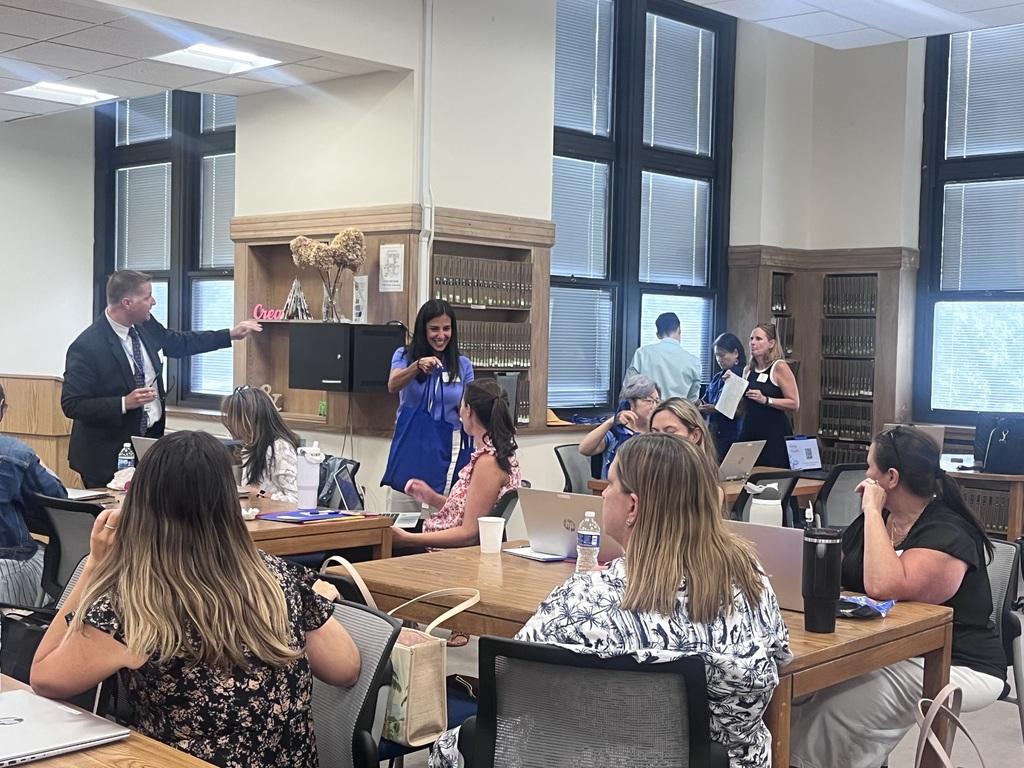 New Staff Institute receives swag bags