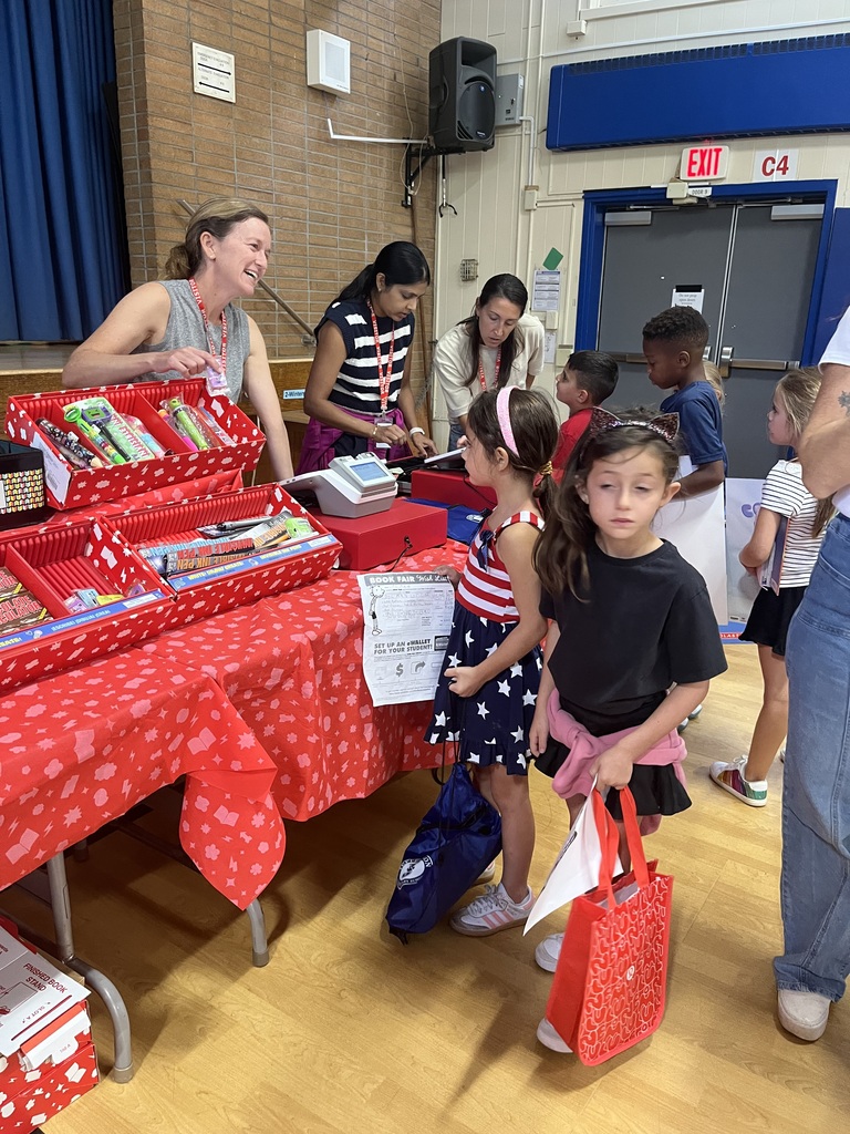 Students lining to pay for their purchases.