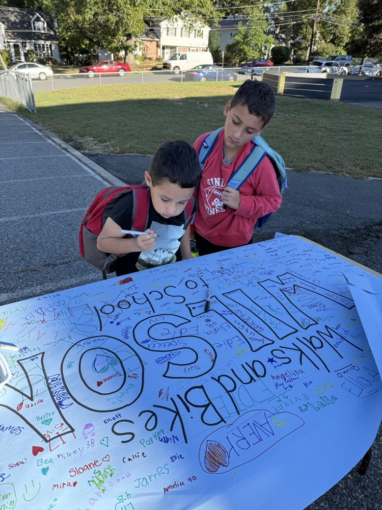 students signing banner