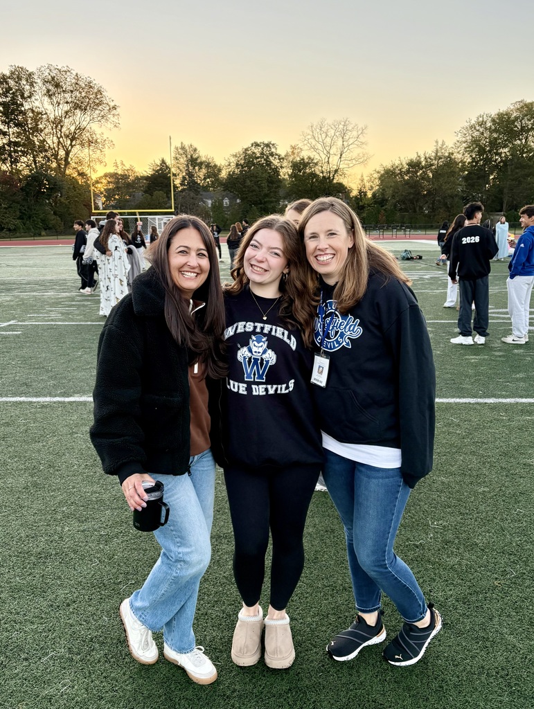 Senior class advisors post for picture