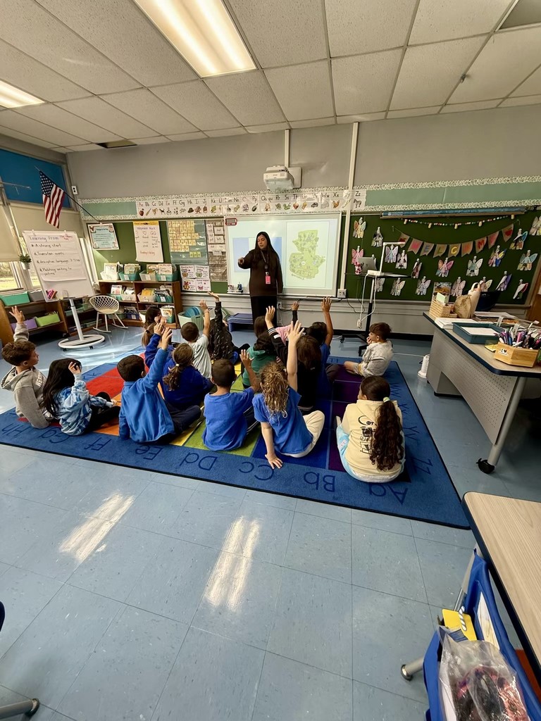 Presenter speaks about the culture of Guatamela.