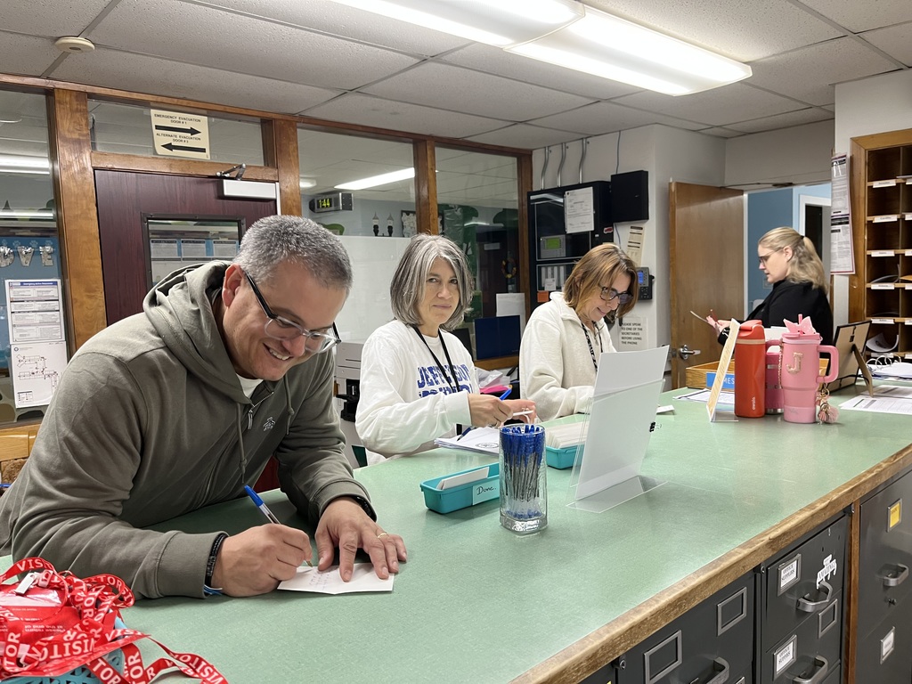 Teachers write a gratitude note to a colleague.