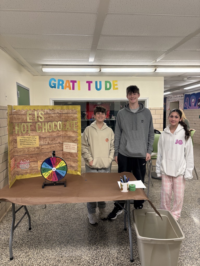 Peer leaders hosting gratitude event