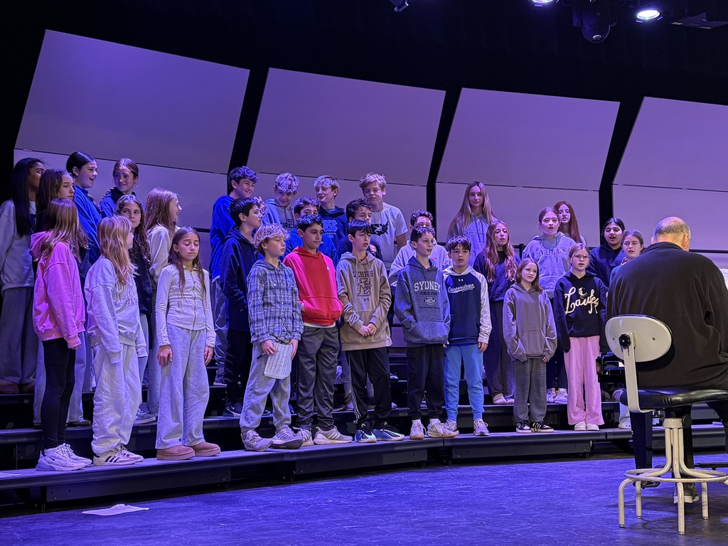 7th grade Chorus students were hard at work rehearsing for their upcoming performance, filling the room with energy and anticipation 🎶. Our Holiday Concert Series picks back up on Monday, December 8—we can’t wait to showcase their talent! ✨