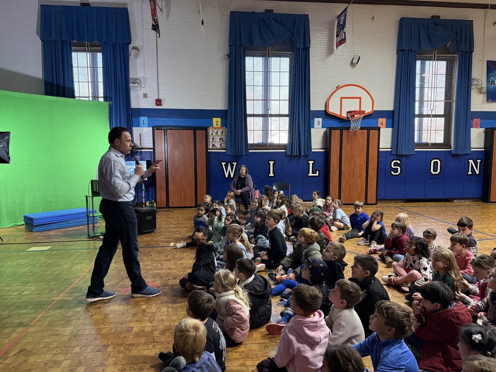 meteorologist, John Marshall, presenting to the first grade
