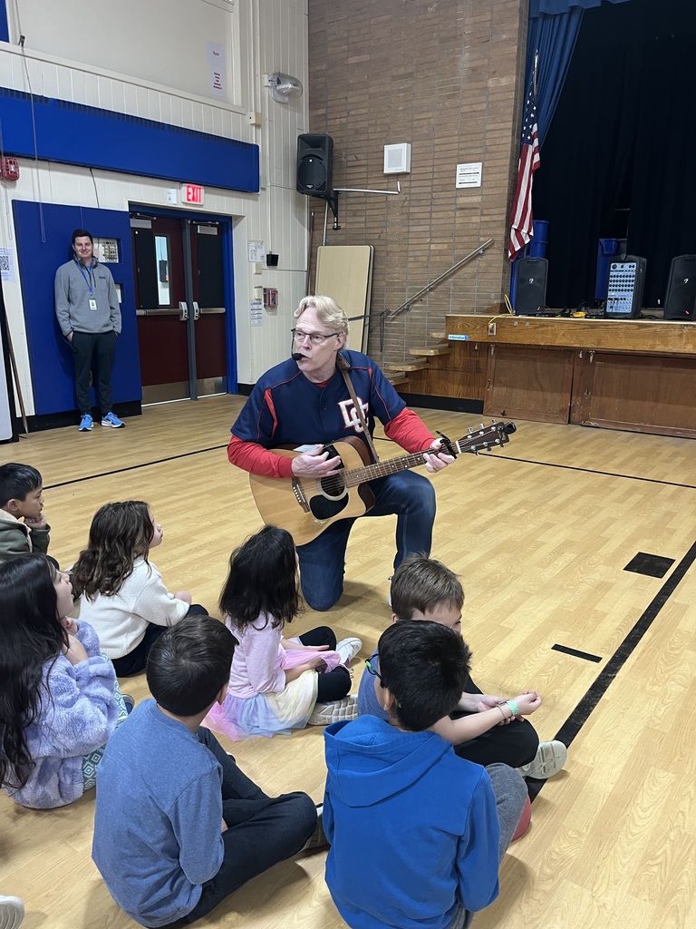 Presenter sings to the students.