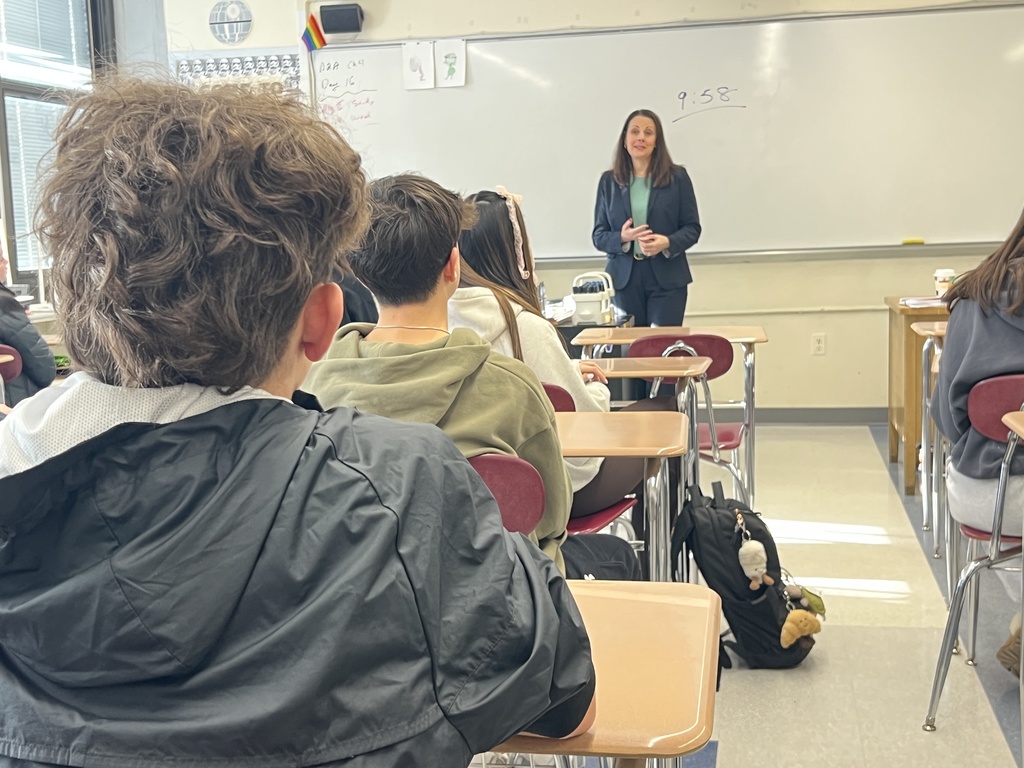 Professional speaks to class