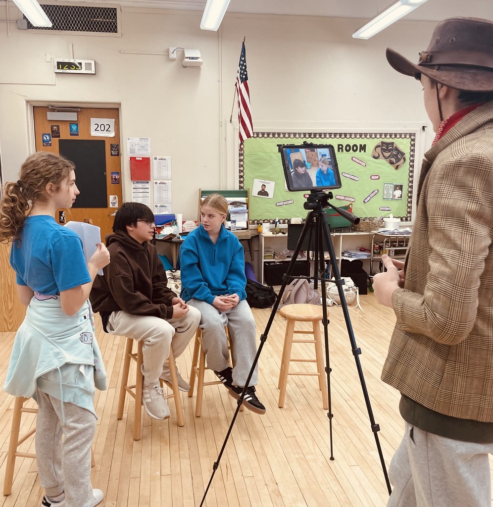 For their final project in drama class, students wrote, filmed, and edited their own short movies. These photos capture students in action, performing on camera, working behind the scenes, and even pausing from editing to flash a quick “cheese.” The finished films were impressive and served as a fantastic culmination of a creative and collaborative semester. 🎬📸