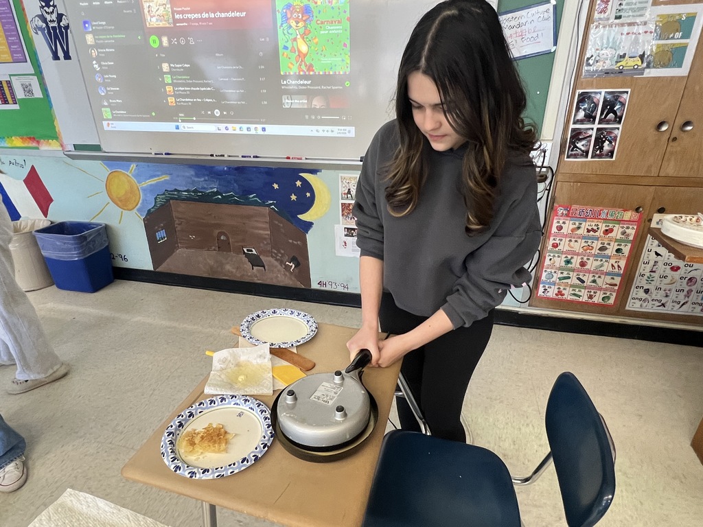 Students make crepes