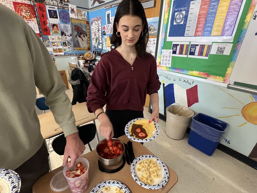 Students make crepes