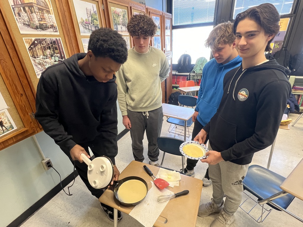 Students make crepes
