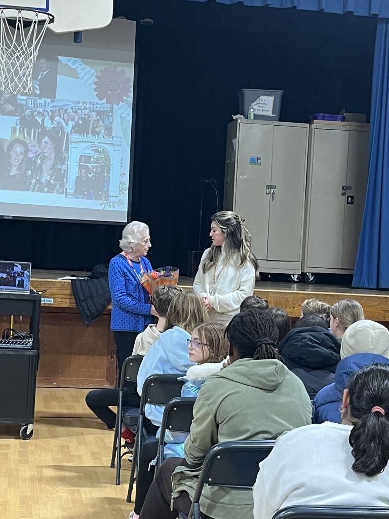 Ms. Greczek presents flowers to our presenter. 