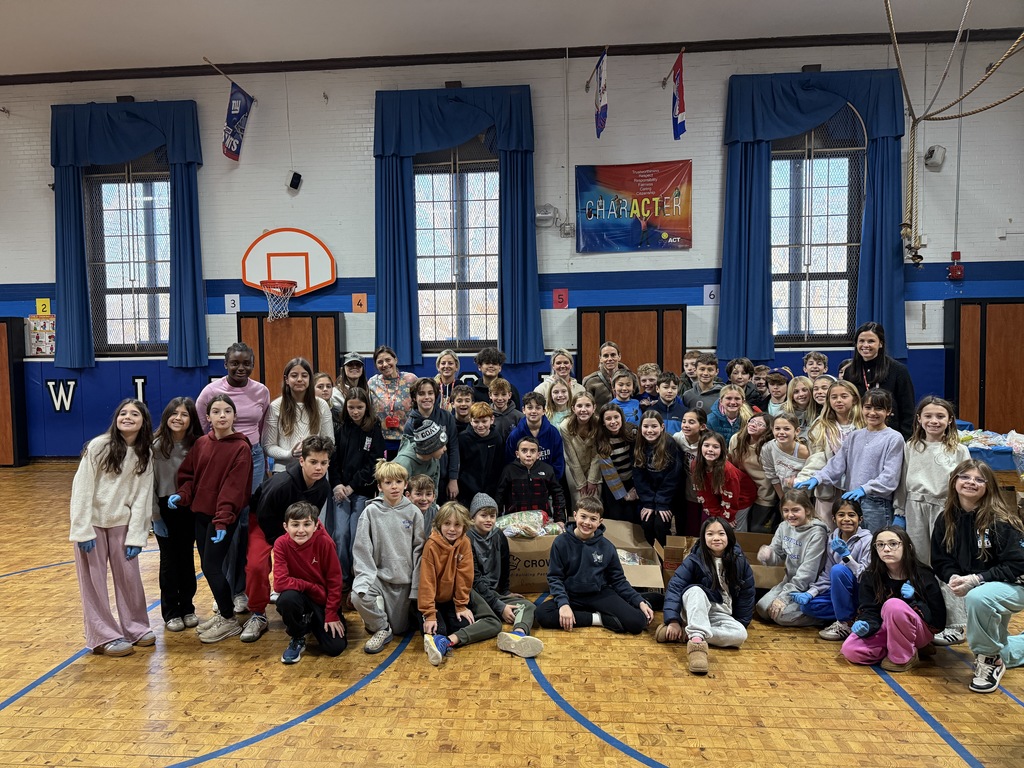 5th grade class standing together after making sandwiches