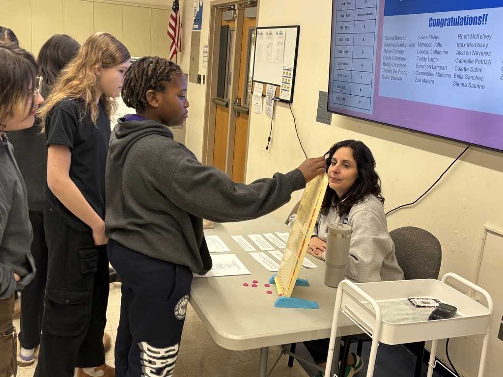 During the lunch periods, our Student Assistance Coordinator, Mrs. Trottere, engaged students in meaningful conversations about the importance of practicing body positivity and fostering a healthy self-image in their everyday lives. 💛