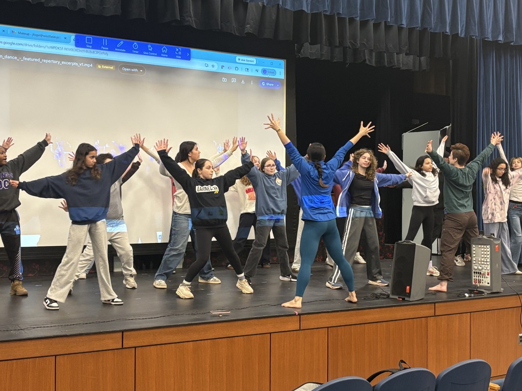 This morning, Roosevelt School proudly partnered with the Carolyn Dorfman Dance Company to bring the “Dance on the Move” workshop to our drama students. 💃  Students were actively engaged throughout the session, enthusiastically exploring movement, expression, and collaboration. It was a dynamic and enriching experience that fostered creativity, confidence, and artistic growth for all involved.