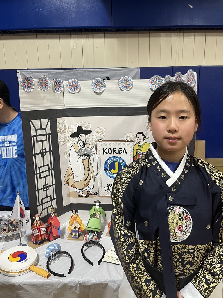 A student proud to share about Korea.
