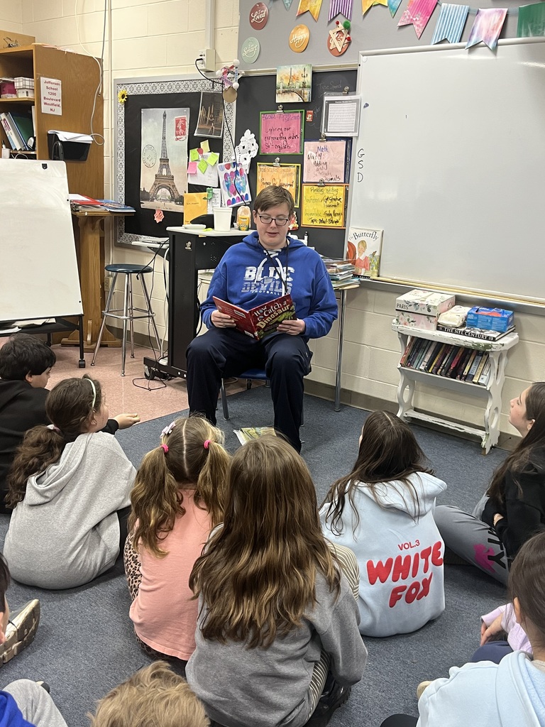 WHS football player reads to students.