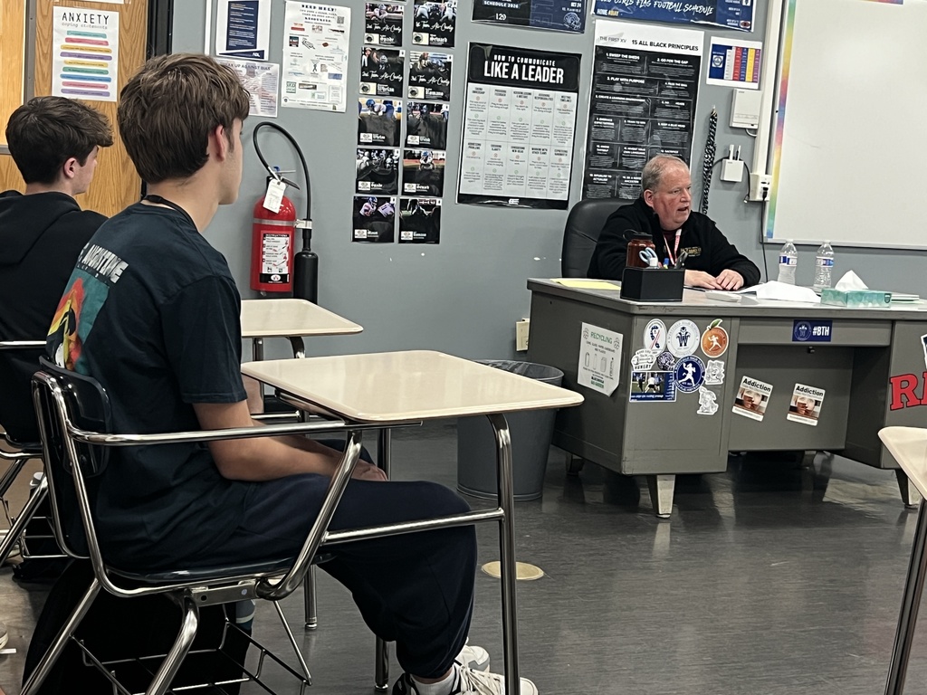 Joe Kane speaks with students 