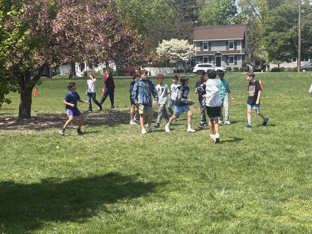After a few chilly days, it was the perfect time to head outside! ☀️ Our students took full advantage of the sunshine and warmer weather, enjoying some fresh air, movement, and fun during recess. There’s nothing like a little outdoor play to brighten everyone’s day! 🌳😊