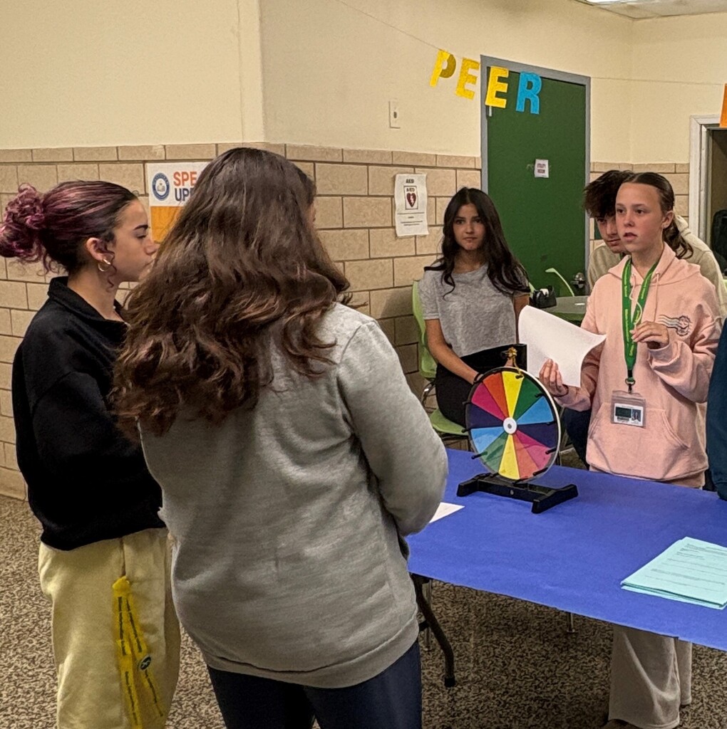 Peer leaders hosting  activity teaching 7th graders about leadership qualities.