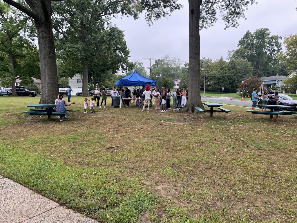 Parents gather for the welcome back coffee.