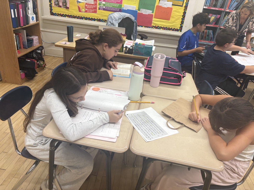 📚 Book Reports in Action! Our students were hard at work bringing their book reports to life! From independent reading and note-taking to designing creative project covers and organizing their thoughts with graphic organizers, students were actively engaged in every step of the process. It was wonderful to see their creativity, focus, and ideas taking shape! ✏️📖