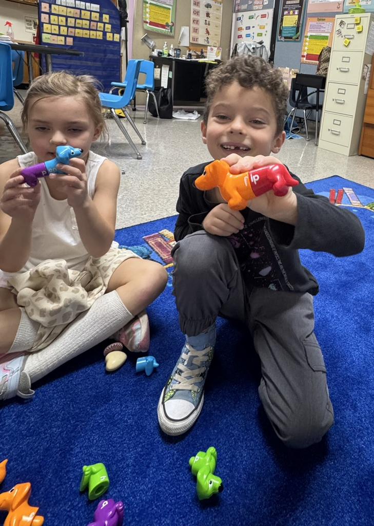 students use manipulative to build CVC words