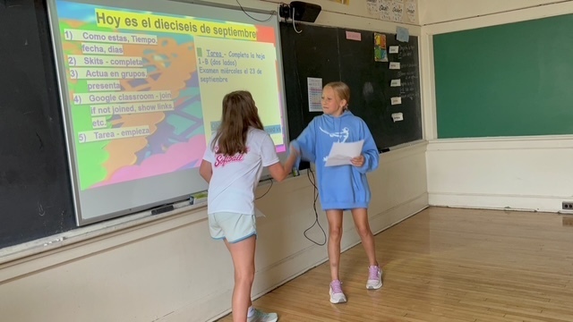 ¡Hola! Our 6th grade Spanish students put their language skills into action by creating skits and greeting one another entirely in the target language! 🗣️👏 It was great to see students building confidence, practicing conversation skills, and having fun with Spanish! 🌟