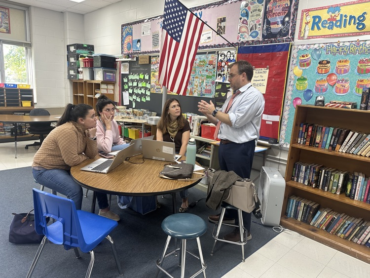 teachers working together 