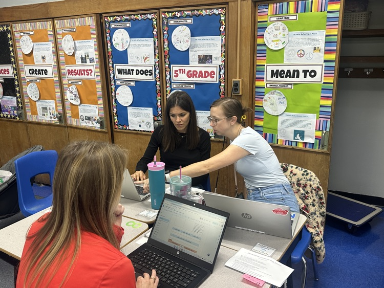 teachers working together 