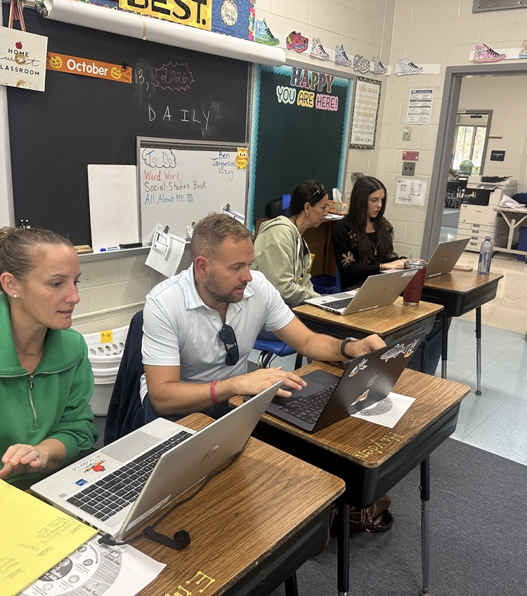 teachers working together 