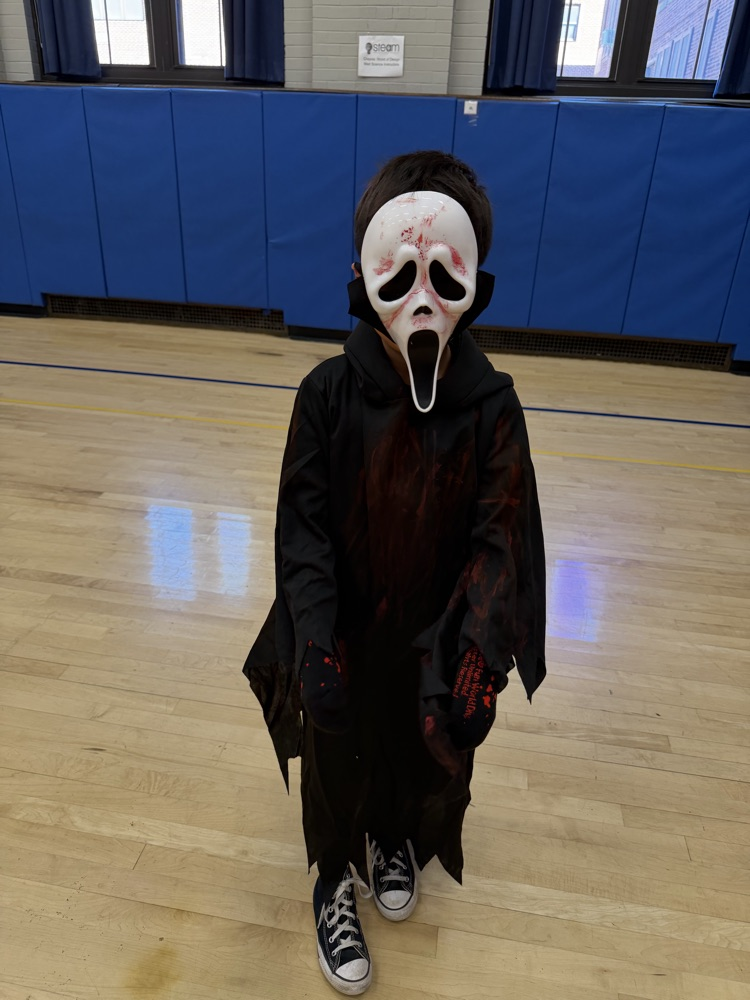 kids in costume 