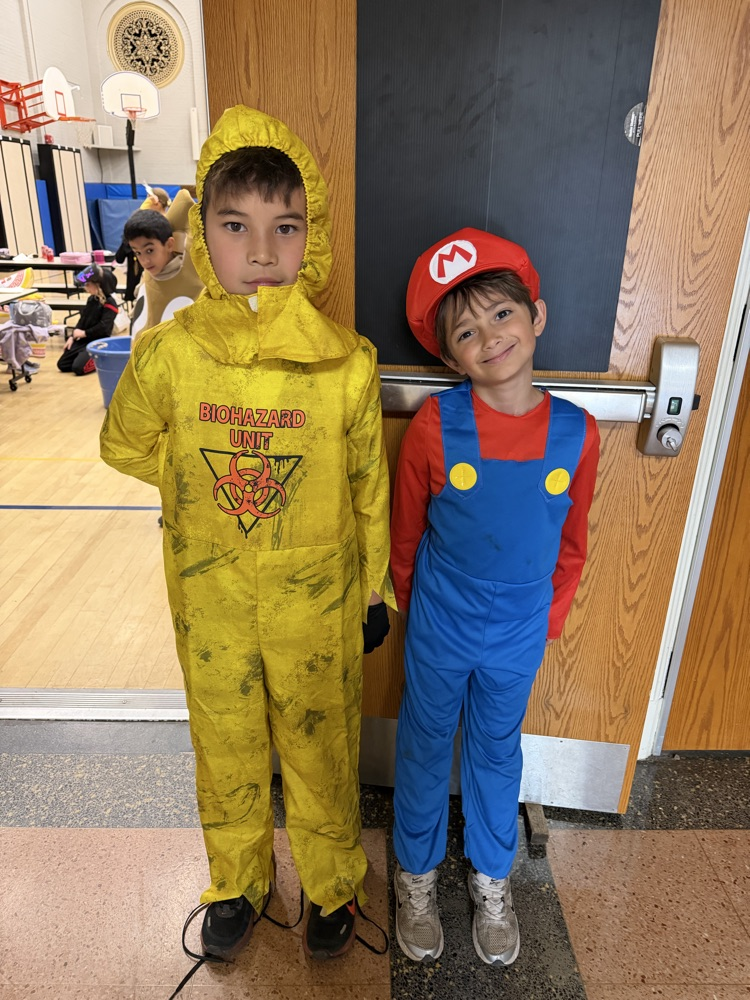 kids in costume 