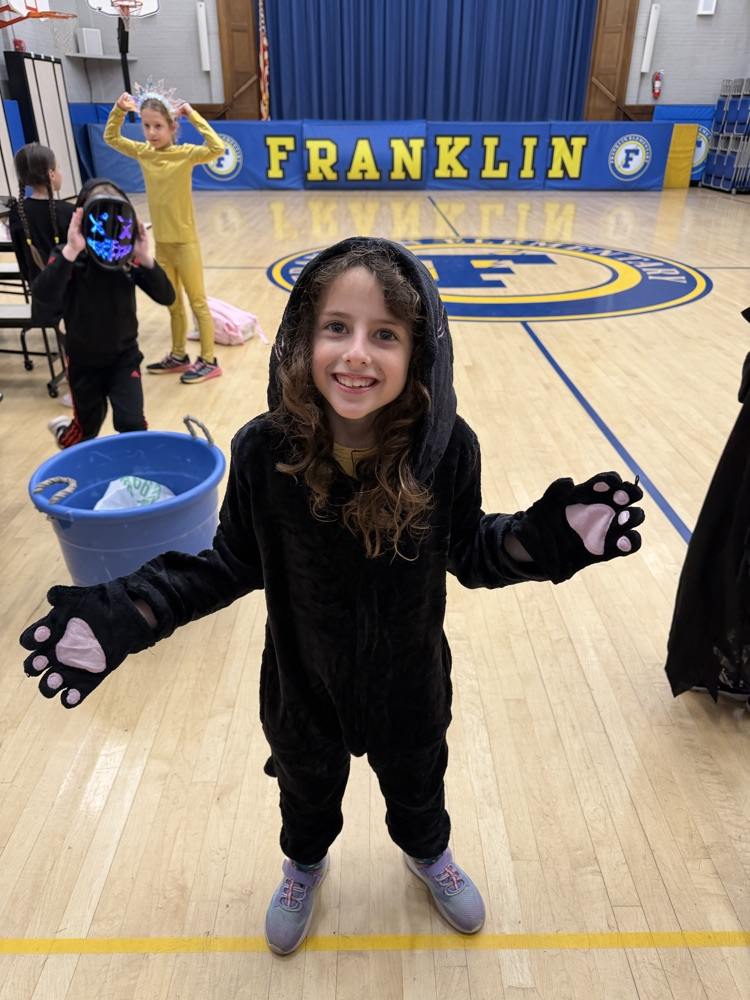 kids in costume 