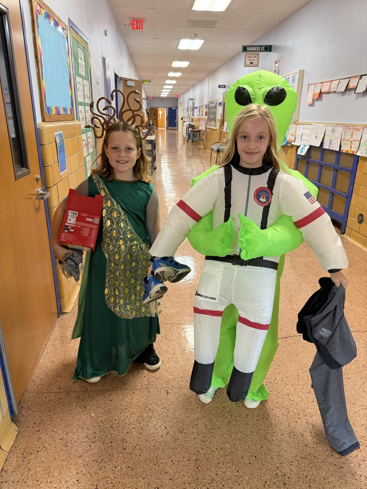 kids in costume 