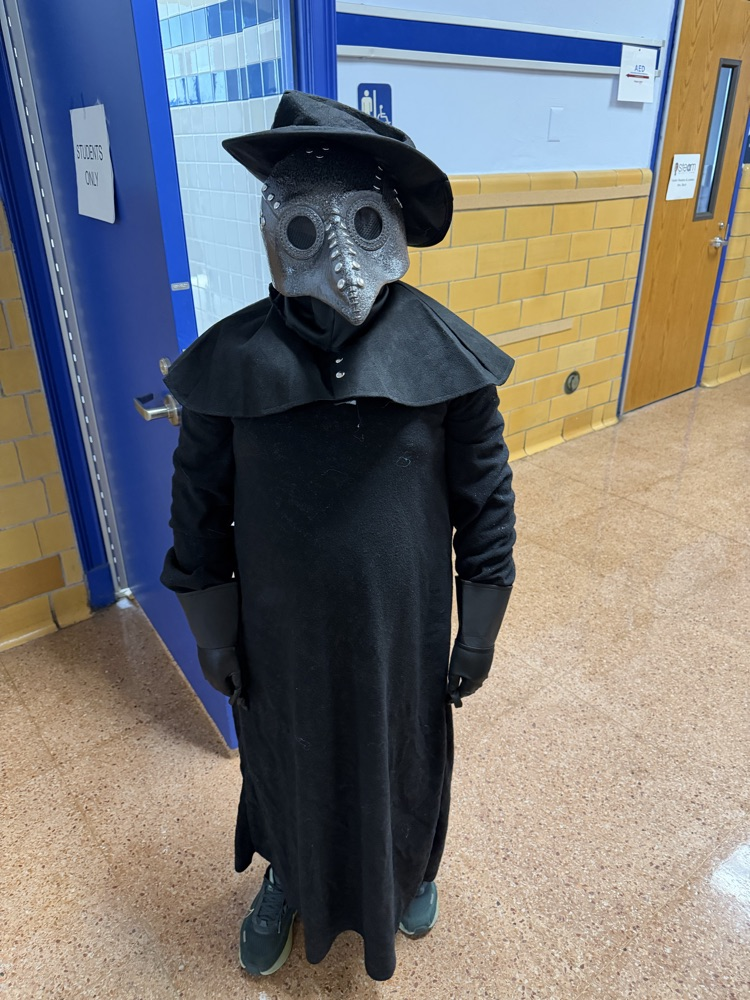 kids in costume 