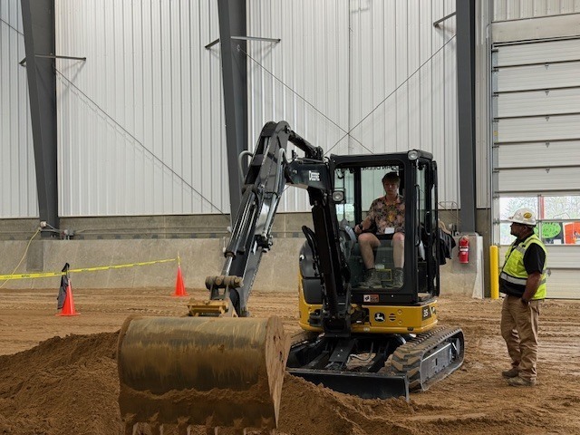 students visit operating engineers training center