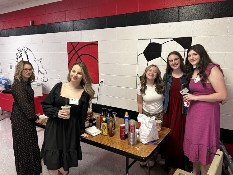 Mrs. Wulff and her team of sophomore girls ran a coffee bar!