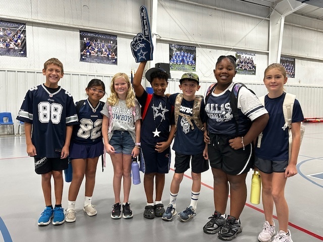 Students  in Dallas Cowboy gear