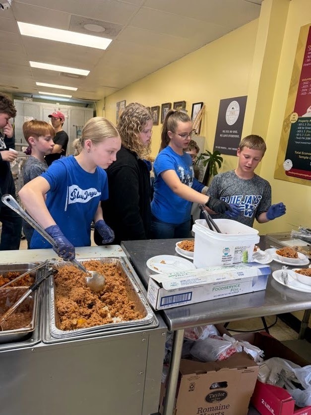 NJHS Students serve at Feed My Sheep