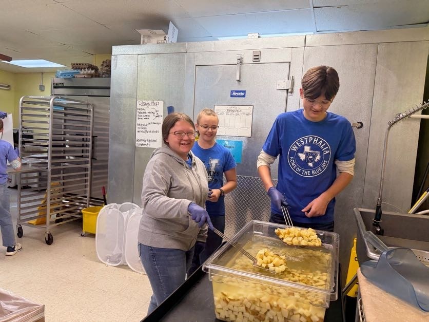NJHS Students serve at Feed My Sheep