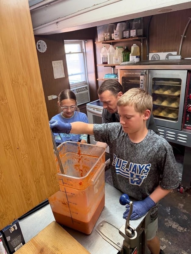 NJHS Students serve at Feed My Sheep