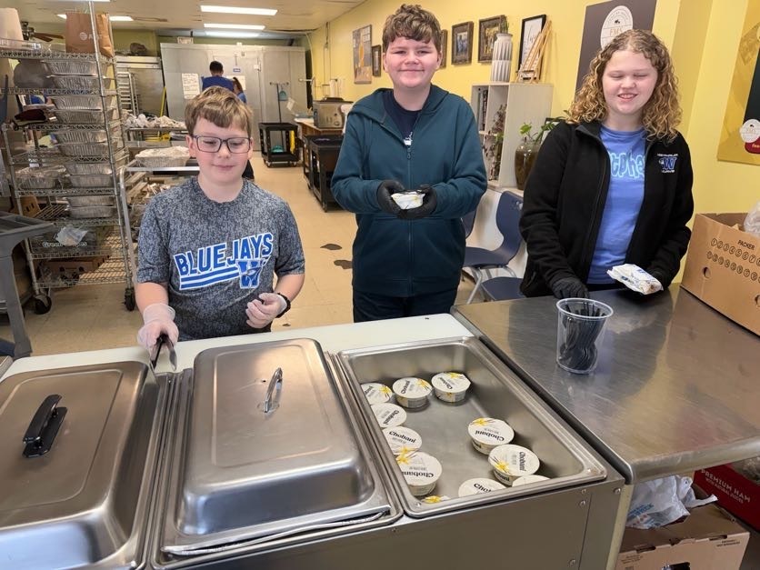 NJHS Students serve at Feed My Sheep